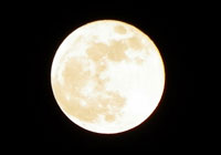 【ブルームーン】月内、二度目の満月は３年ぶり？南東の山羊座を見よ！
